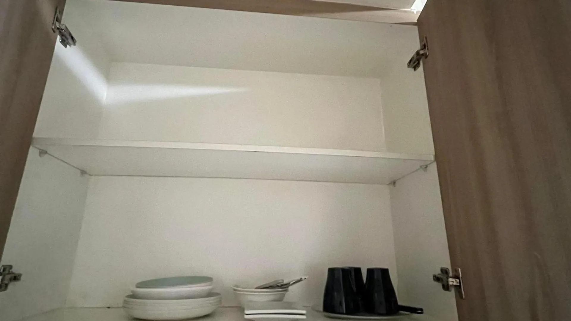 Shore/Shell Residence- Staycation Manila Apartment